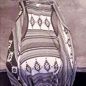 Black and White Aztec/Tribal Print Vest Cardigan